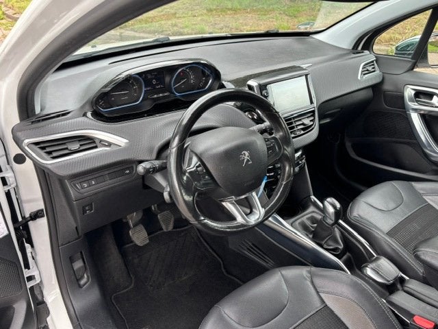 Peugeot 2008 1.2 VTi Allure ECC Audio-CD/Navi LMV 16" Sports, Auto's, Voorwielaandrijving, Zwart, 1199 cc, 82 pk