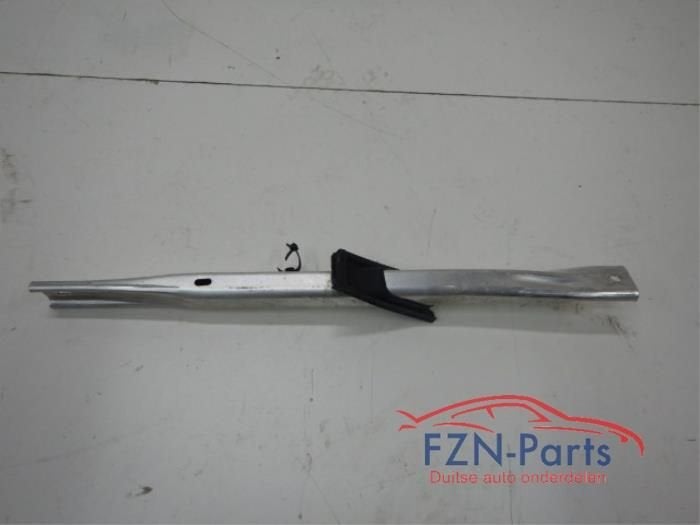 Audi A4 8W Bumperbalk Geleider Voorzijde Rechts, Ophalen of Verzenden, Gebruikt