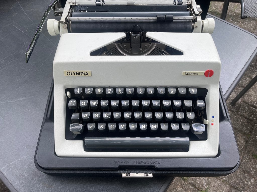 Gave Olympia koffer schrijfmachine, Diversen, Typemachines, Ophalen of Verzenden, Gebruikt