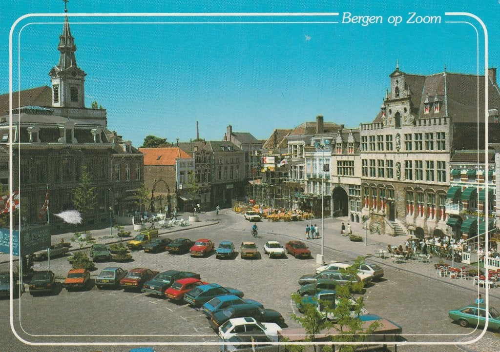BERGEN OP ZOOM Grote Markt met Stadhuis en Auto's, Verzenden, 1980 tot heden, Gelopen, Noord-Brabant