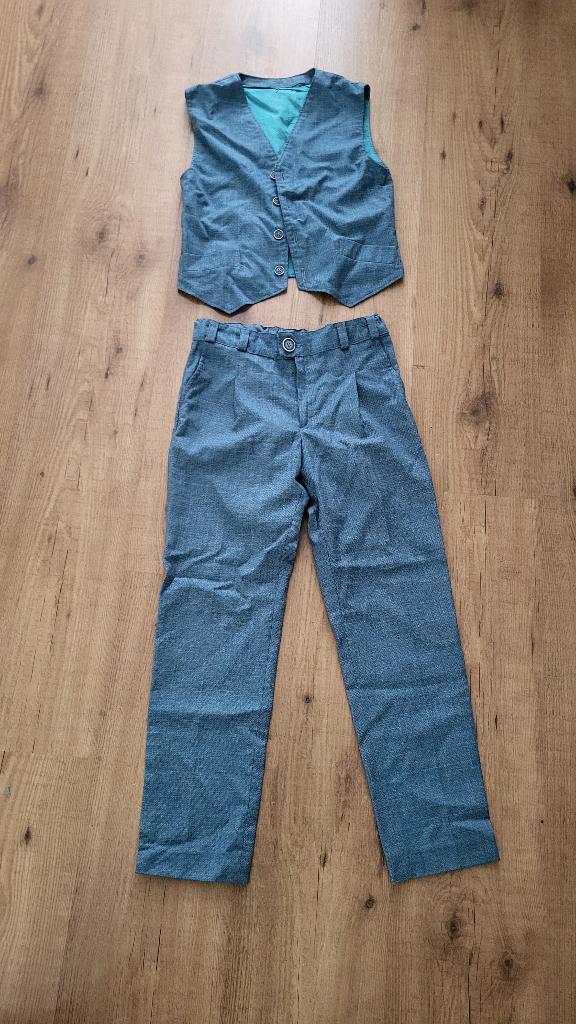Broek en gilet 134, Kinderen en Baby's, Kinderkleding | Maat 134, Ophalen of Verzenden, Zo goed als nieuw, Jongen, Broek