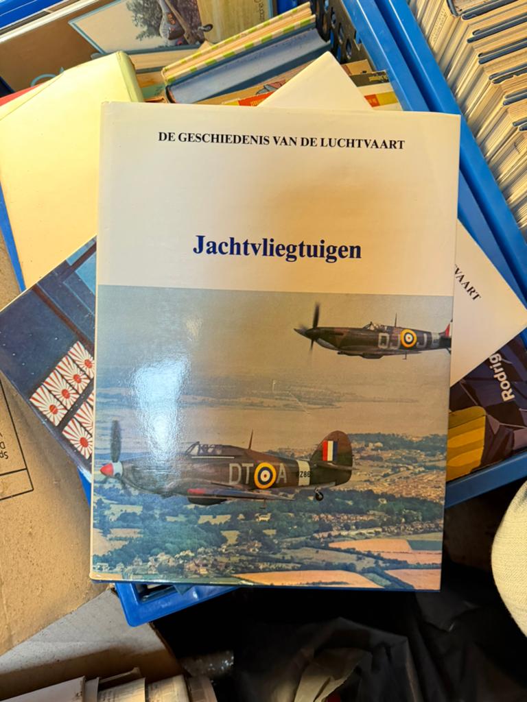 25 delige serie (foto) boeken over luchtvaart : jaren ‘80, Boeken, Oorlog en Militair, Ophalen, Niet van toepassing, Gelezen