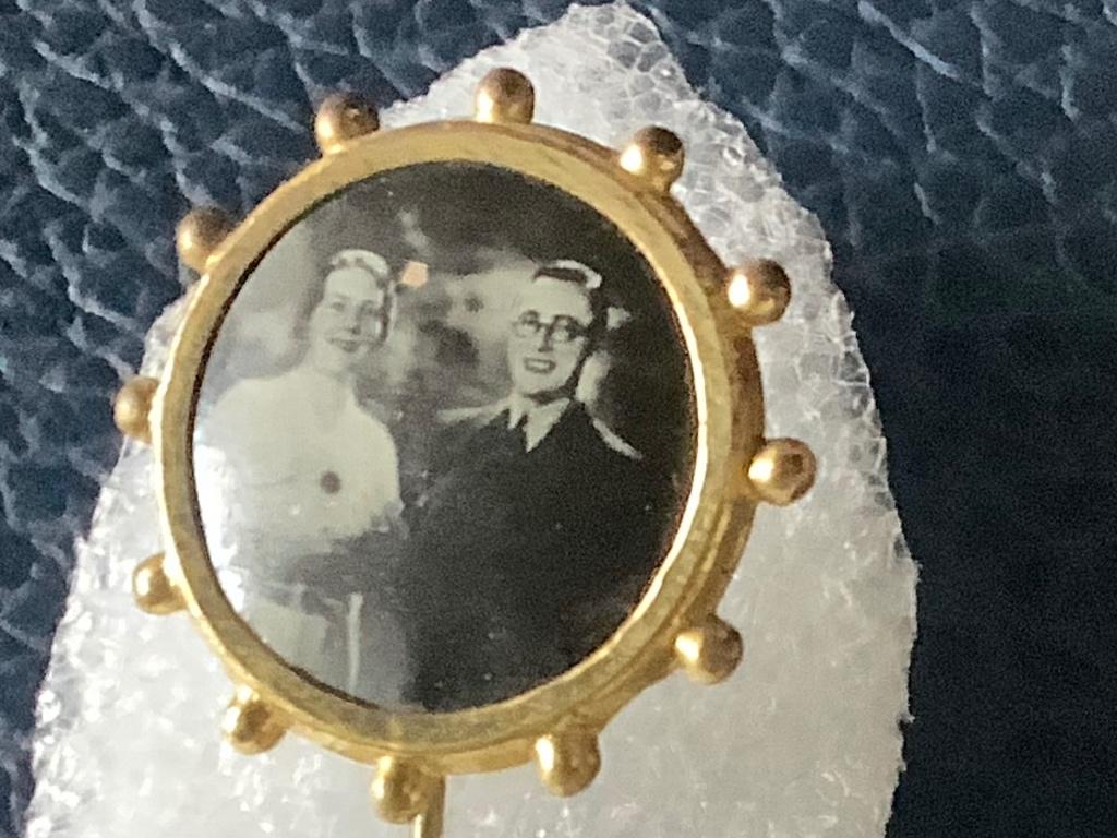 1 x Speldje Juliana en Bernhard, Ophalen of Verzenden, Gebruikt, Overige onderwerpen, Speldje of Pin