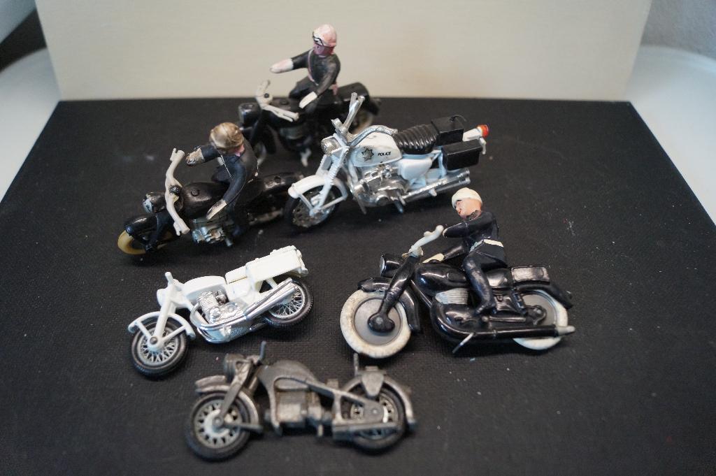 Partij motoren  6 stuks oa Minialuxe, Verzenden