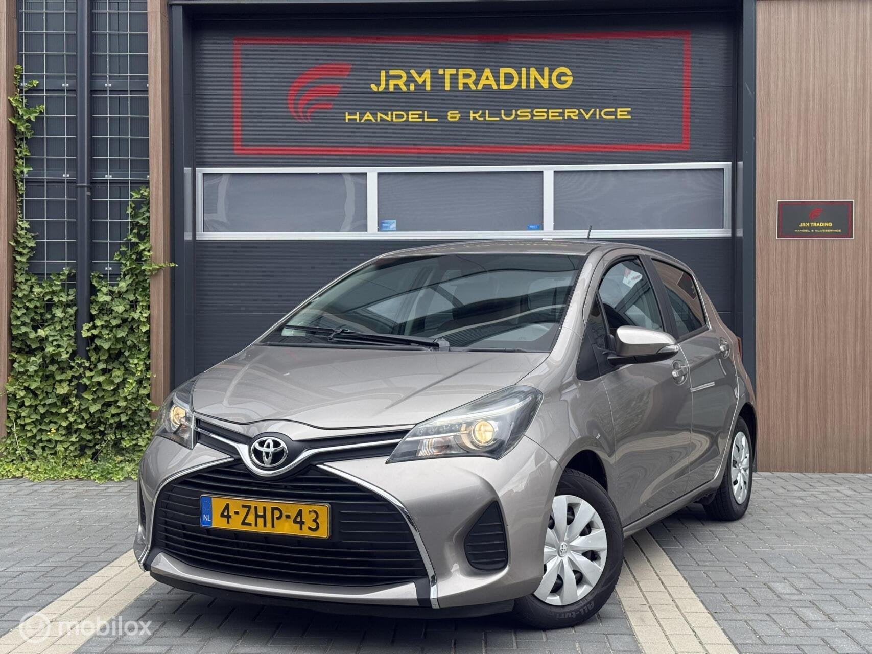 Toyota Yaris 1.0 VVT-i Aspiration achteruit camera trekhaak, Voorwielaandrijving, Euro 6, Bruin, 730 kg
