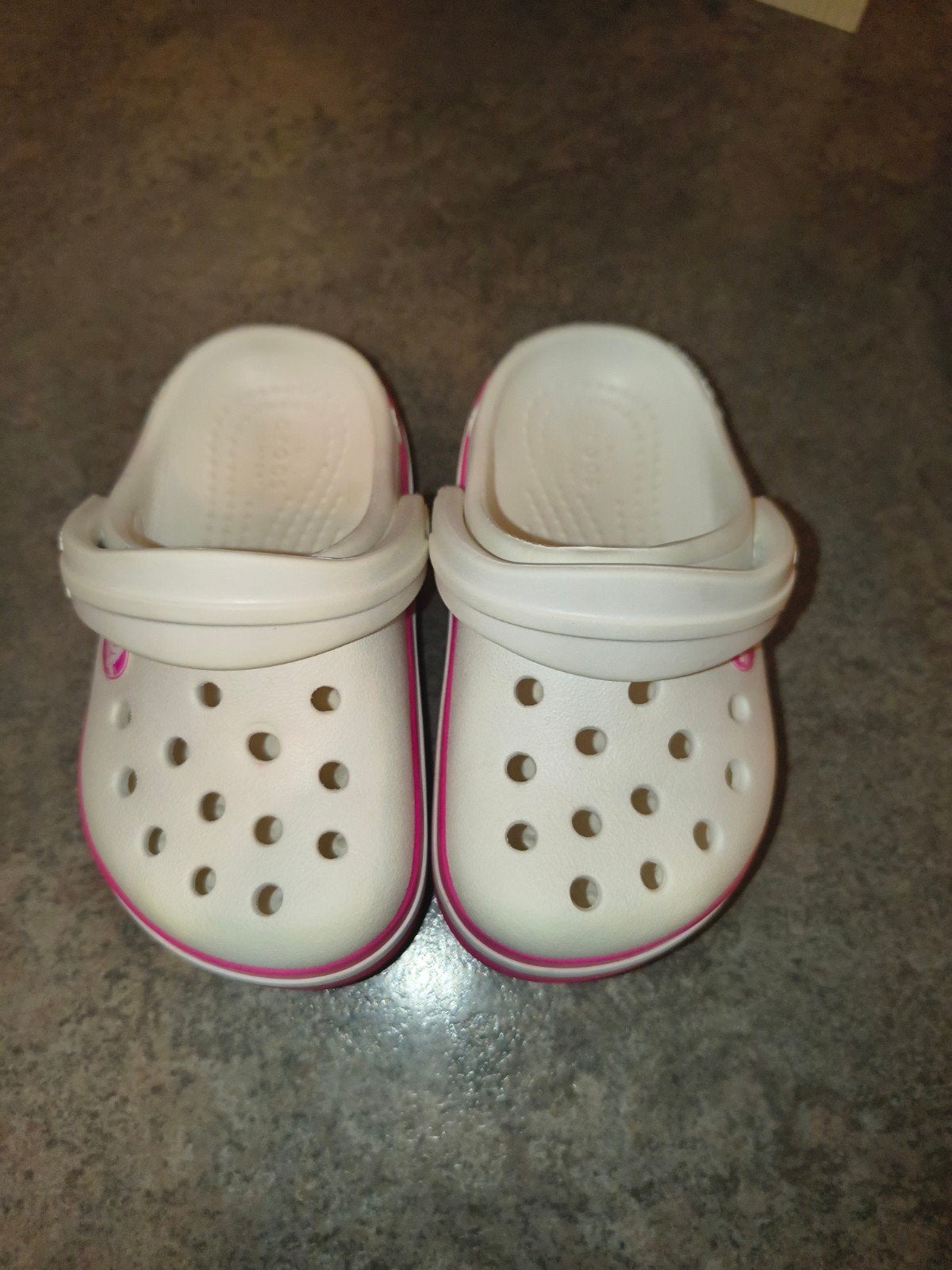 Meisjes Crocs maat 22-23 (2x gedragen), Kinderen en Baby's, Kinderkleding | Schoenen en Sokken, Crocs, Meisje, Schoenen, Ophalen of Verzenden