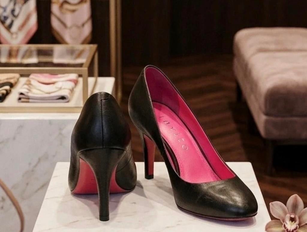 Elegante Invito Zwarte leren Pumps met Roze Zool, Pumps, Zwart, Ophalen of Verzenden, Zo goed als nieuw