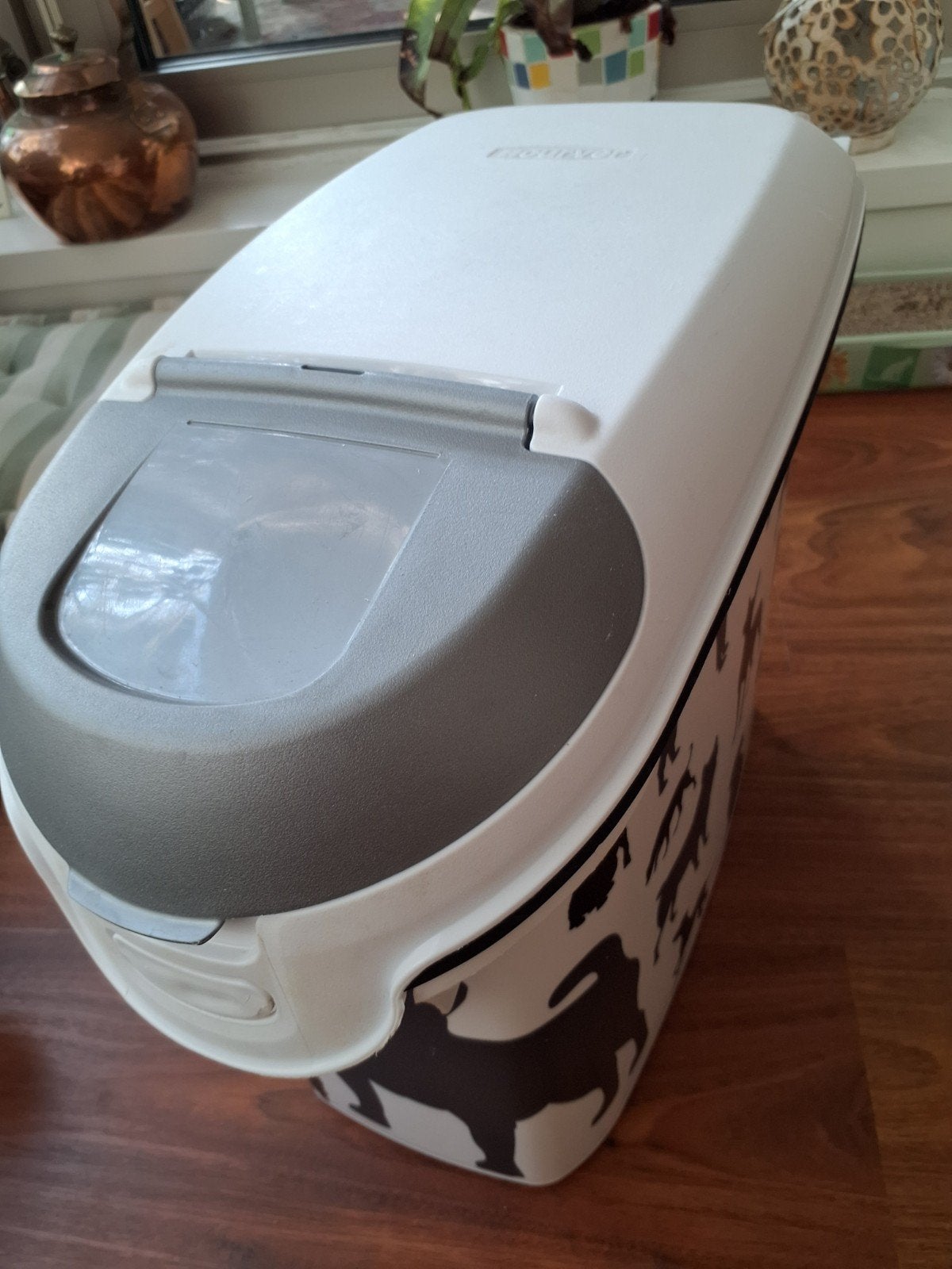 Curver, bewaren dierenvoeding, Ophalen