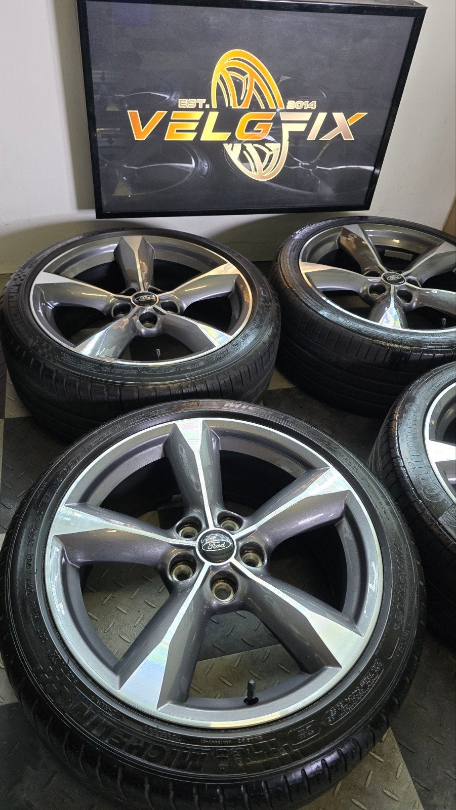 Originele Ford Mustang S550 18 inch velgenset + banden

Prac, Auto-onderdelen, Ophalen of Verzenden, 18 inch, Zomerbanden, Velg(en)