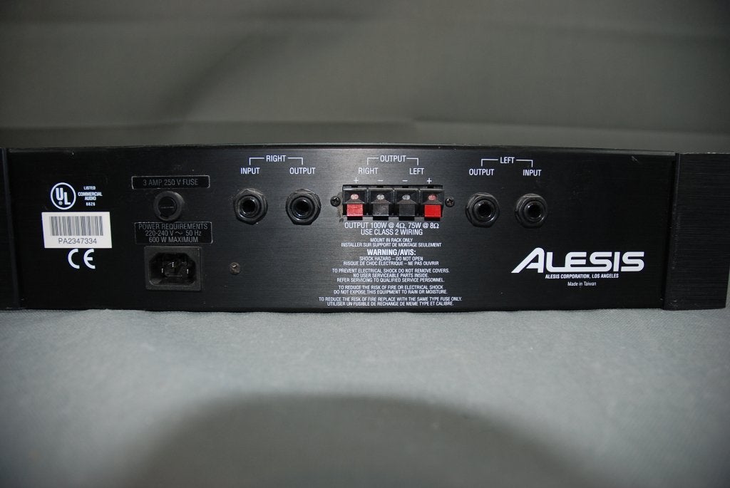 Alesis Versterker met flightcase  RA100   <230504>, Ophalen, Gebruikt, ., Overige instrumenten