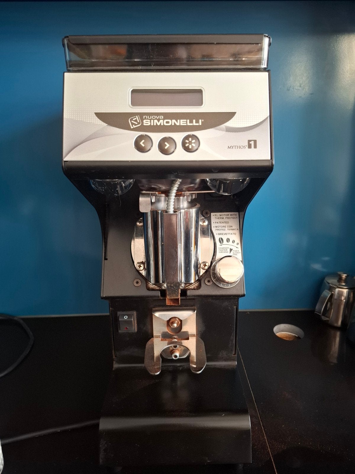 Nuova Simonelli Mythos 1 Koffiemolen - Zo goed als nieuw, Ophalen, Gebruikt, Overige modellen, 10 kopjes of meer