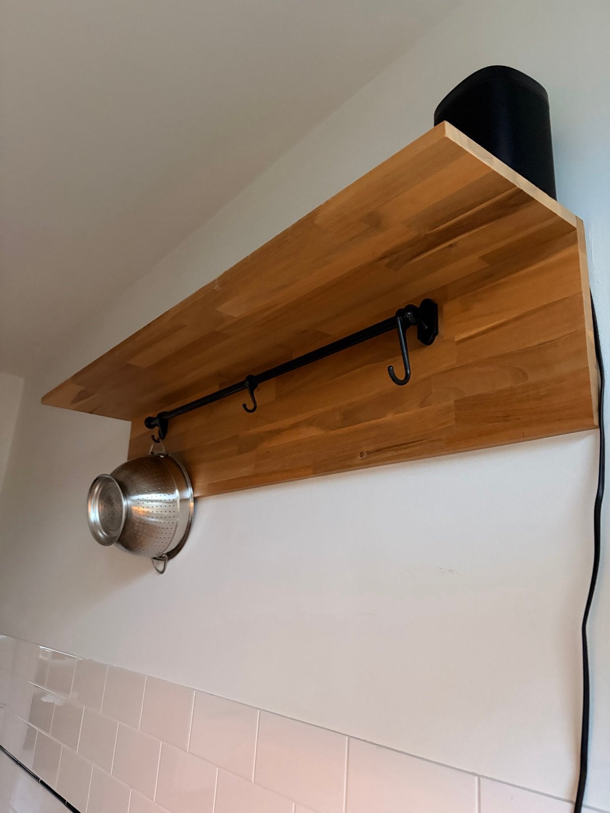 Houten wandplank met ophangrek voor keukengerei, Huis en Inrichting, Ophalen, Overige typen, Hout, Zo goed als nieuw