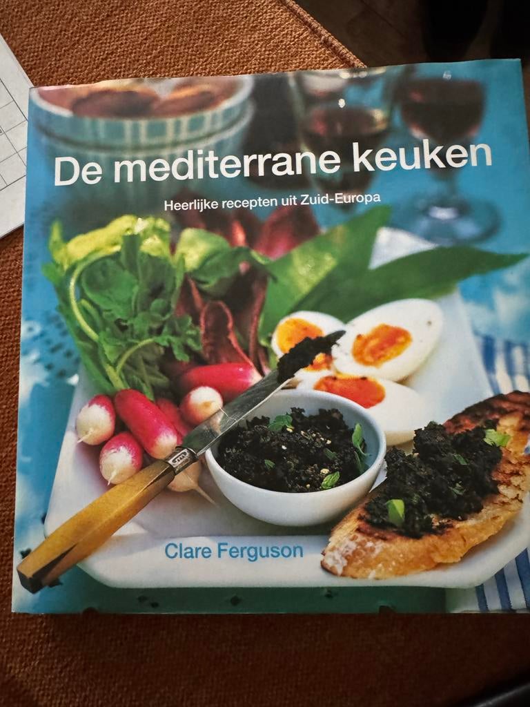 De Mediterrane Keuken - Heerlijke recepten uit Zuid-Europa, Gelezen, Voorgerechten en Soepen, Ophalen of Verzenden, Europa
