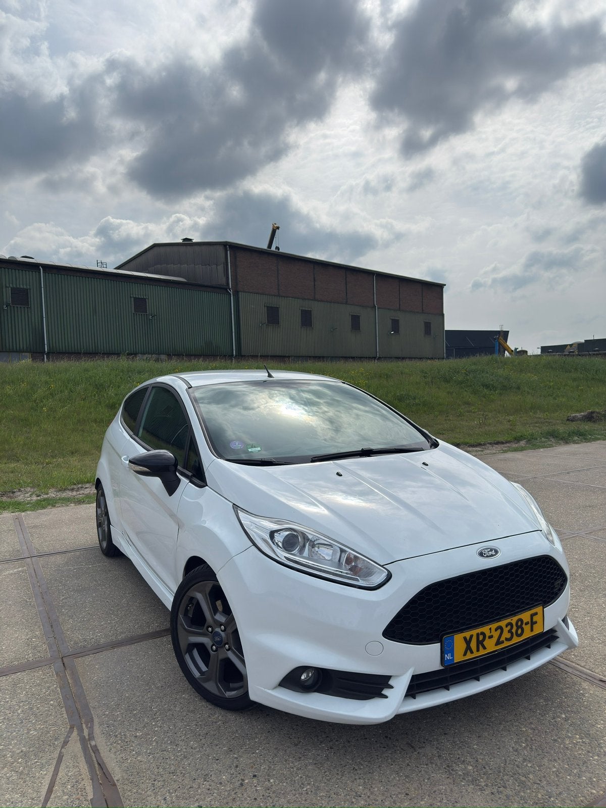 Ford Fiësta 1.6 ST Ecoboost 2015 Wit, Auto's, Voorwielaandrijving, 1596 cc, 1063 kg, 4 cilinders