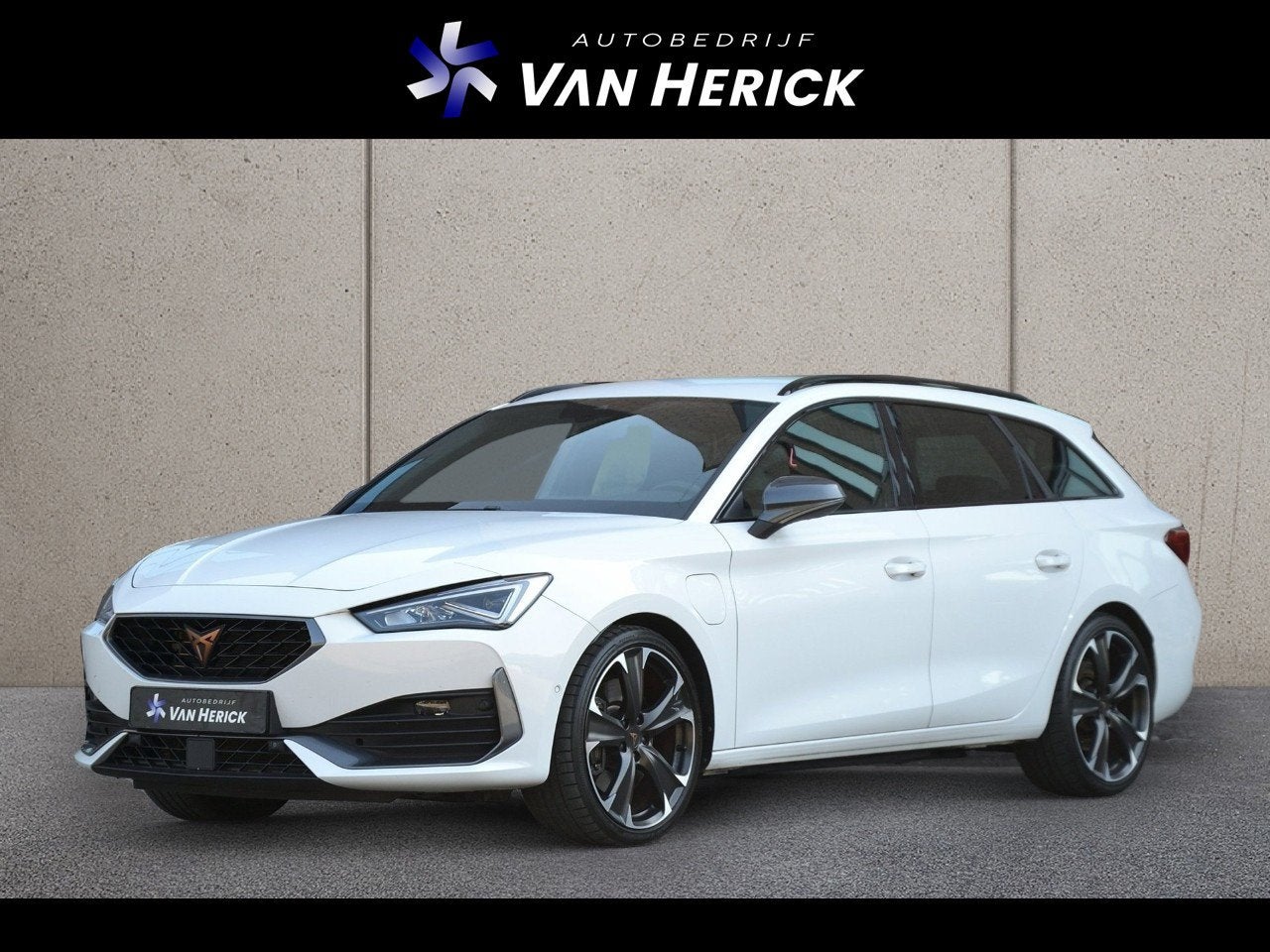 CUPRA Leon Sportstourer 1.4 e-Hybrid VZ 245PK Business | Key, 77 km/l, Gebruikt, Zwart, 4 cilinders
