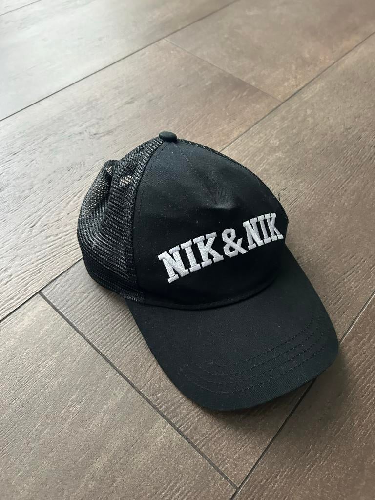 NIK&NIK Zwarte Pet - One Size, Kinderen en Baby's, Kinderkleding | Petten en Hoeden, Ophalen of Verzenden, Zo goed als nieuw