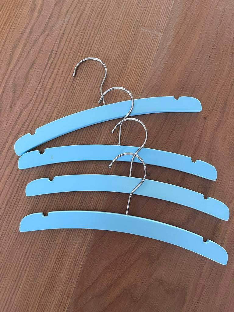 4x Houten baby hangers - blauw, Ophalen of Verzenden, Gebruikt, Hout, Kinderen