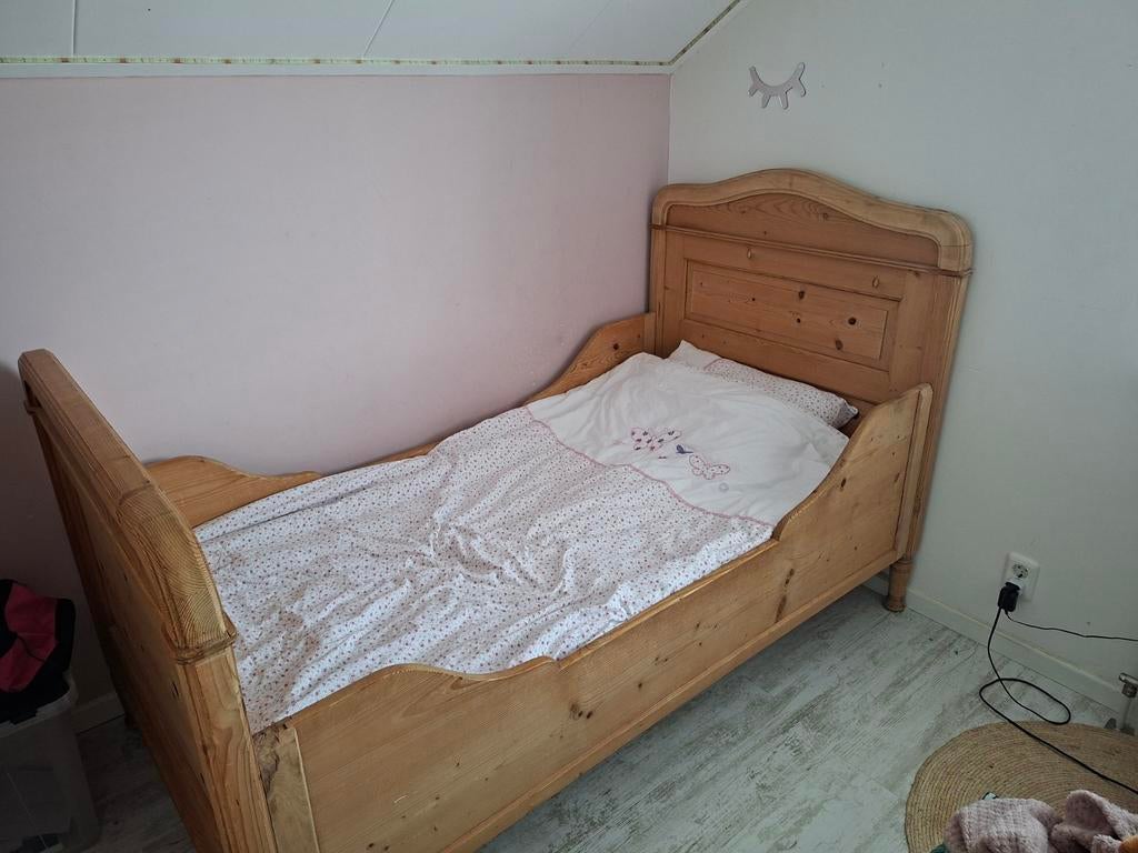 Mooi oud-grenen bed, Ophalen