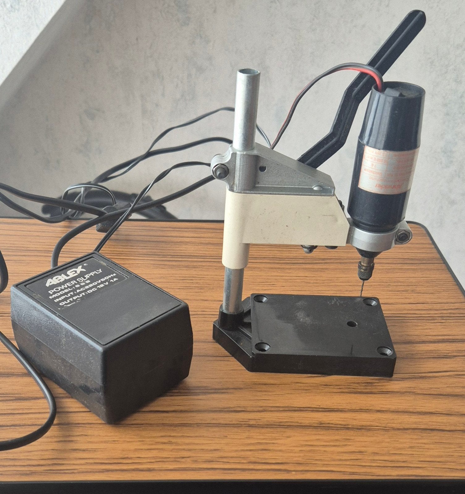 Mini Boormachine met Voeding - Compact en Gebruikt, Doe-het-zelf en Verbouw, Gereedschap | Boormachines, Ophalen of Verzenden