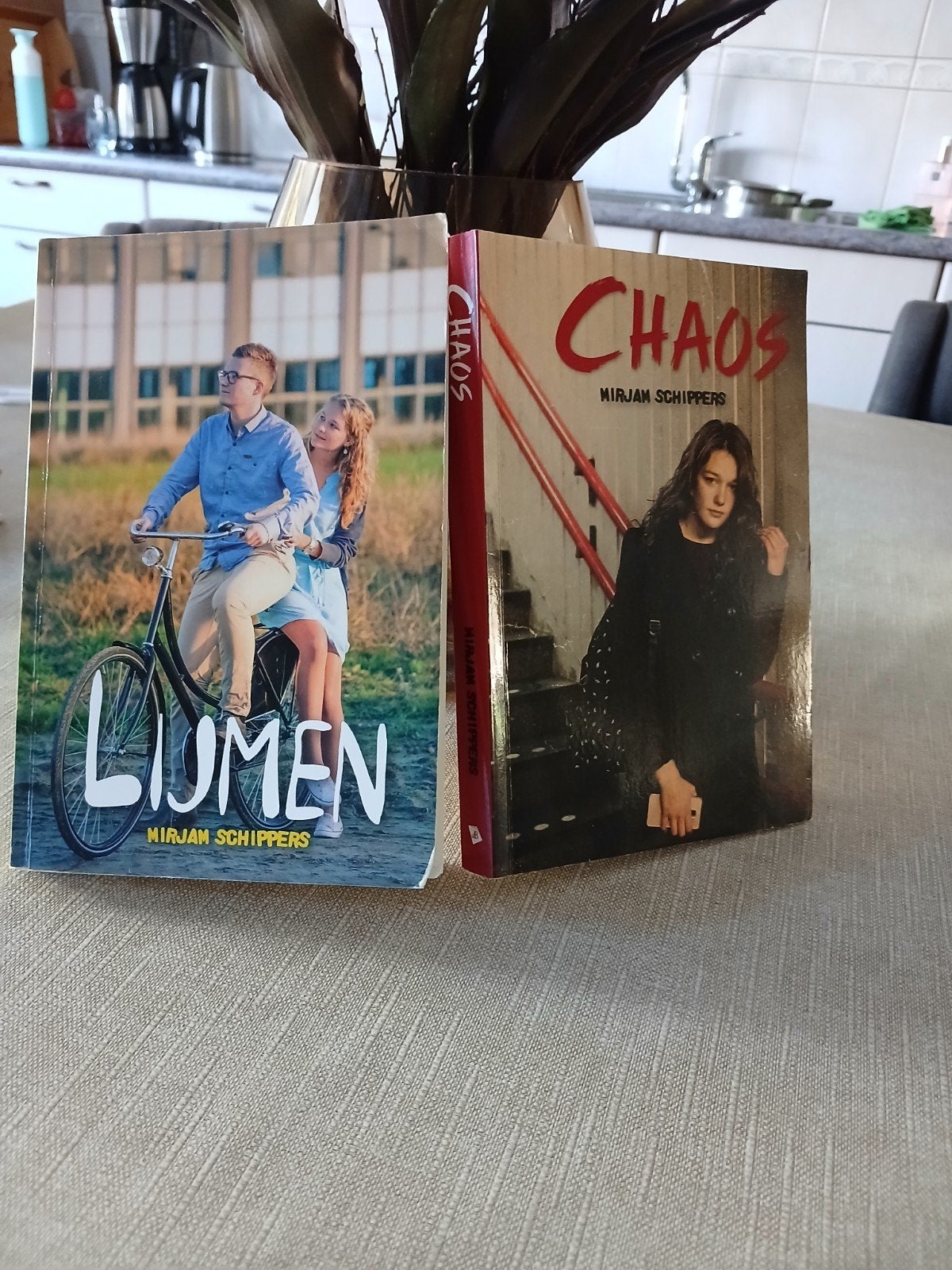 Lijmen & Chaos - Mirjam Schippers (Young Adult), Ophalen of Verzenden, Zo goed als nieuw, Mirjam Schippers, Nederland