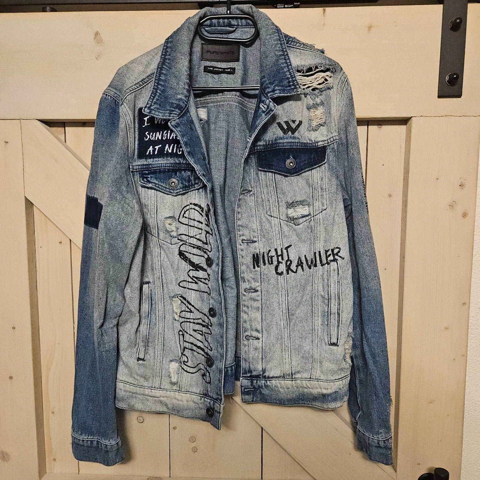 Stoere Purewhite spijkerjas met teksten en scheuren - Maat L, Maat 52/54 (L), Blauw, Ophalen of Verzenden, Zo goed als nieuw