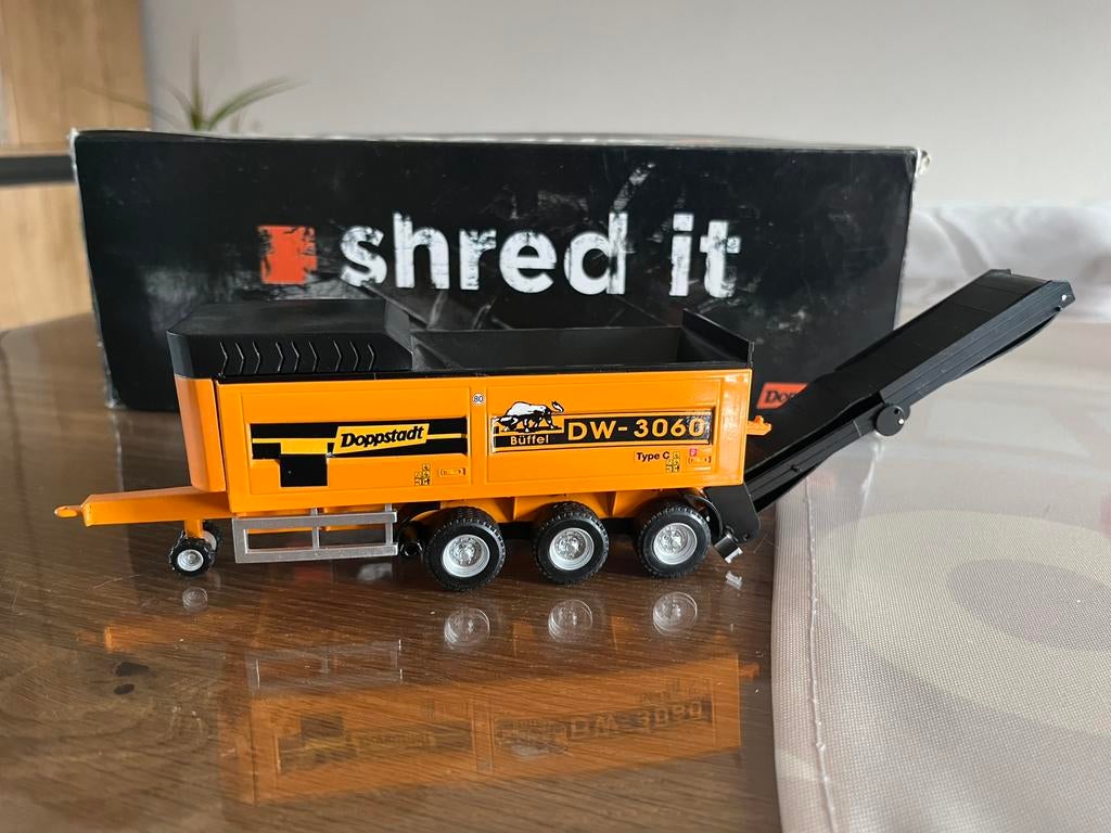 Doppstadt DW 3060 shredder, Hobby en Vrije tijd, Modelauto's | 1:50, Ophalen of Verzenden, Zo goed als nieuw, Bus of Vrachtwagen