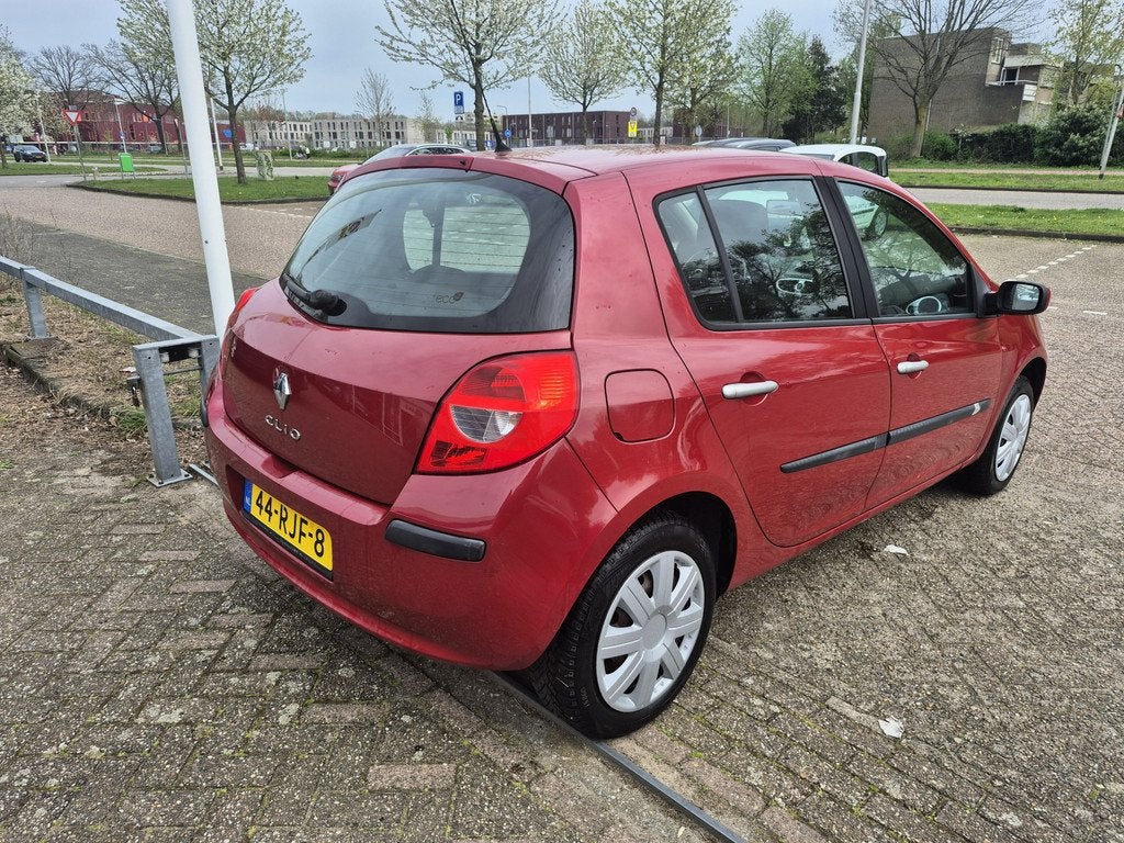 Renault Clio 1.2-16V Expression (bj 2008), Auto's, Voorwielaandrijving, Gebruikt, 4 cilinders, Handgeschakeld