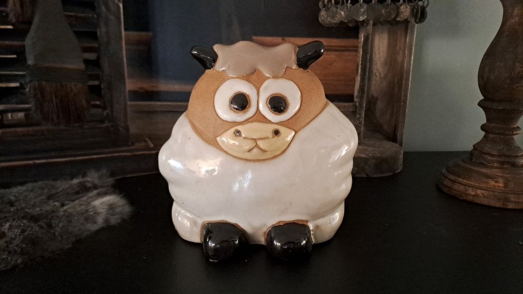 Decoratieve keramieken schaap, Ophalen of Verzenden, Zo goed als nieuw, Meerkleurig, Steen/keramiek