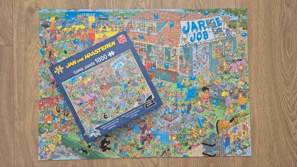 Jan van Haasteren puzzel 1000 stukjes: Stichting Jarige Job, Ophalen of Verzenden, 500 t/m 1500 stukjes, Zo goed als nieuw