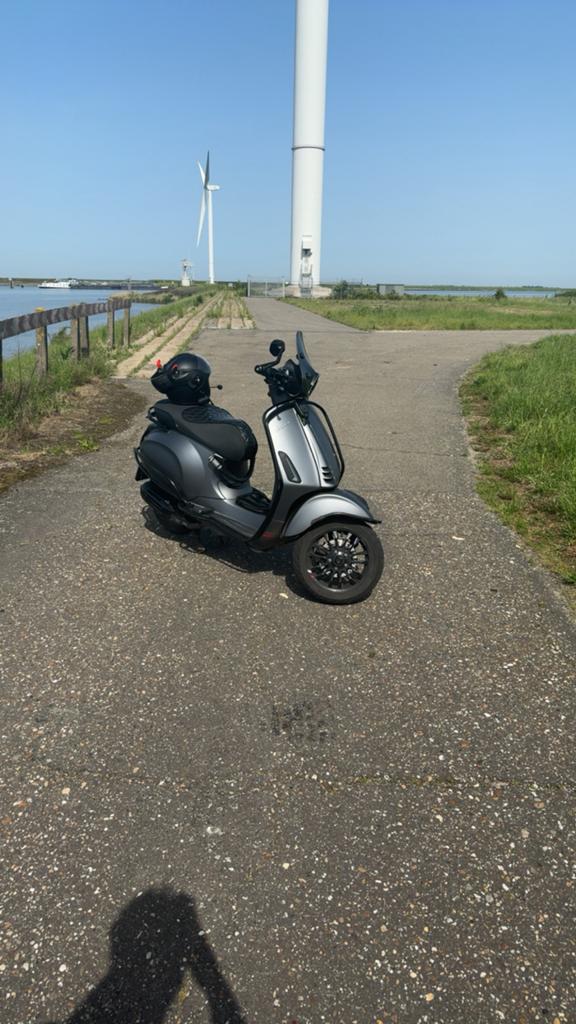 Vespa sprint 2022 E5, Fietsen en Brommers, Ophalen, Zo goed als nieuw, Benzine, Vespa S