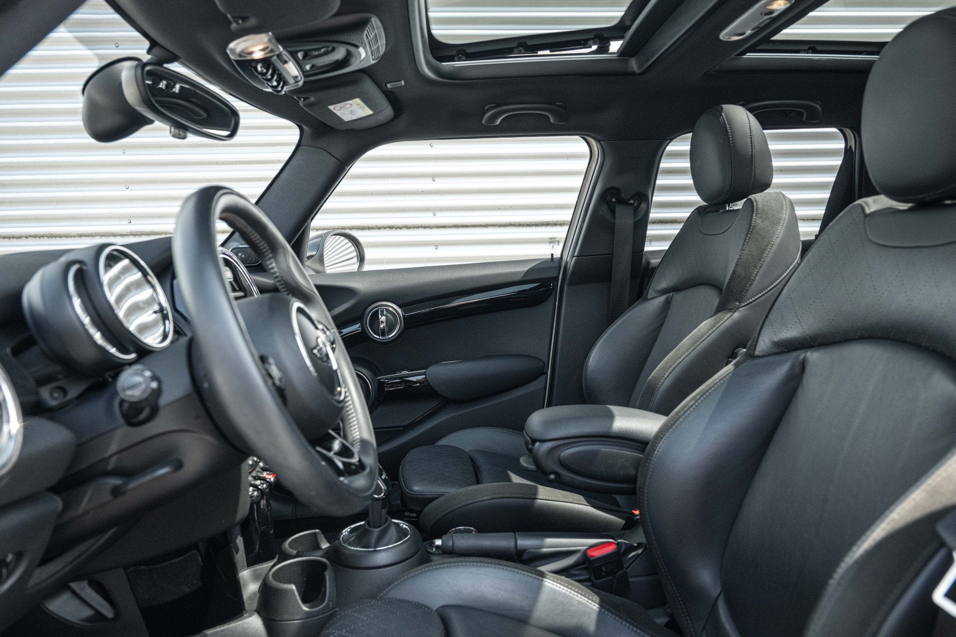 MINI Hatchback Cooper Chili Automaat / Panoramadak / Comfort, Gebruikt, Met garantie (alle), Wit, Bedrijf