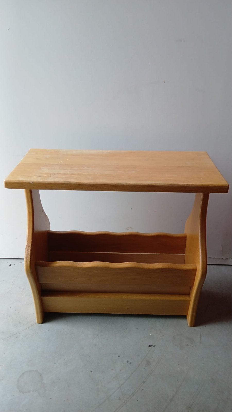 Houten bijzettafel met lectuurbak, Ophalen, Gebruikt, Klassiek, Hout