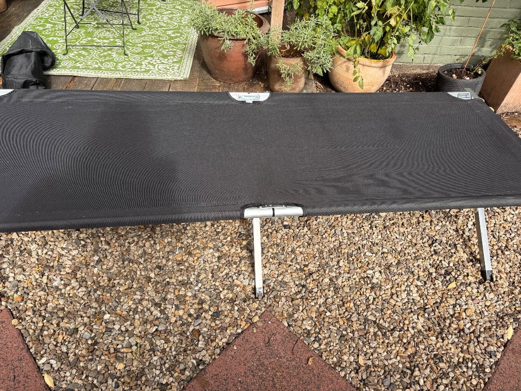 Opvouwbaar veldbed / campingbed met draagtas, Caravans en Kamperen, Ophalen, Zo goed als nieuw