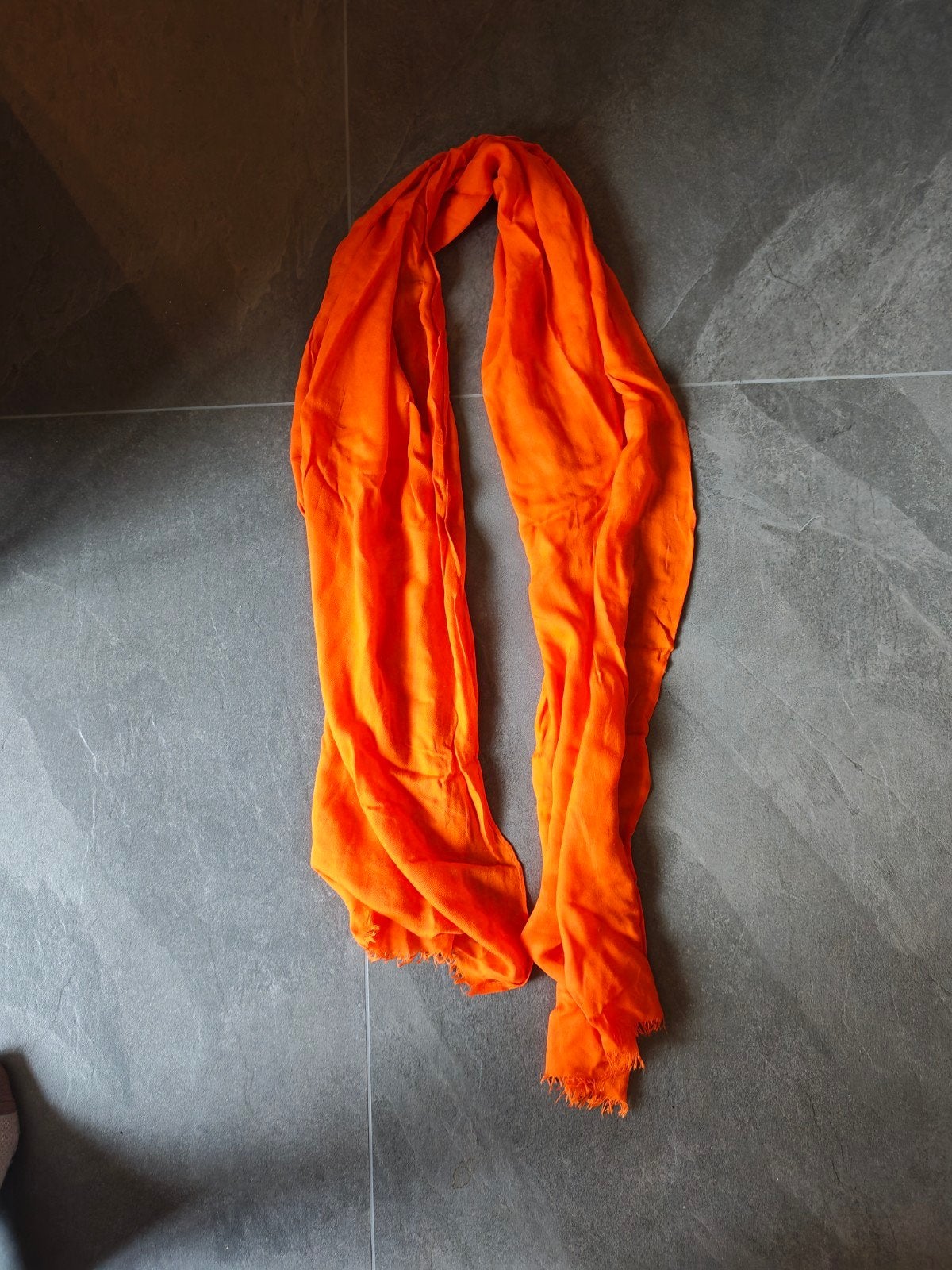 Oranje sjaal, Kleding | Dames, Ophalen of Verzenden, Zo goed als nieuw, Sjaal