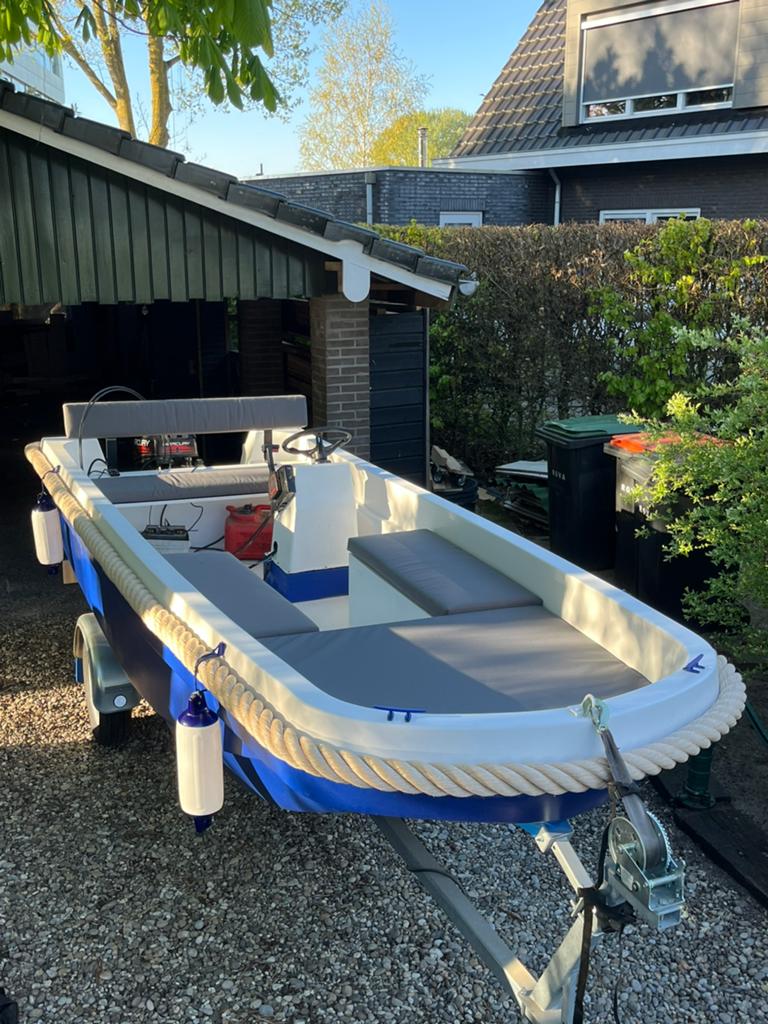 Strakke boot met mecury moter 9.9pk, Watersport en Boten, Ophalen of Verzenden