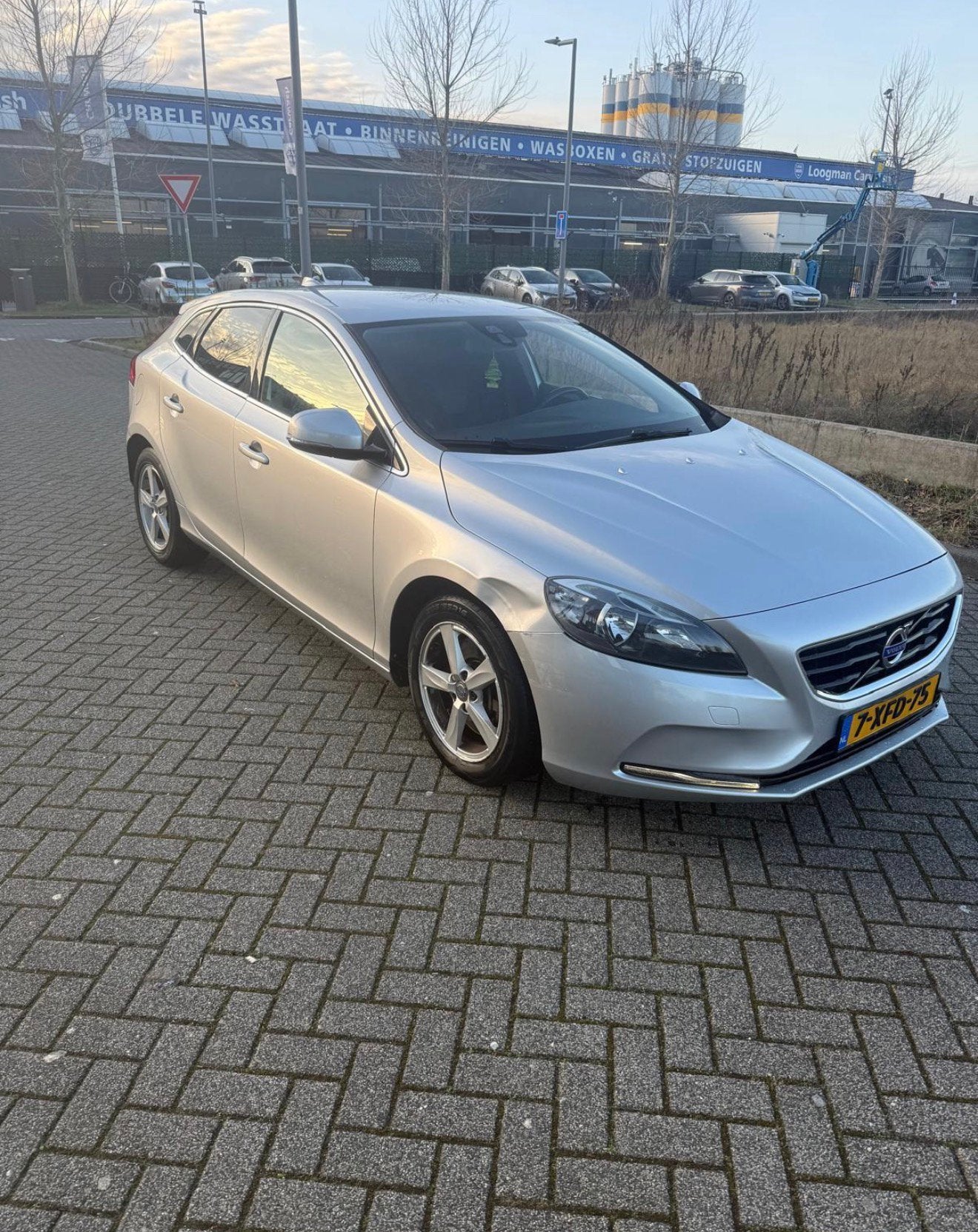 Volvo V40 2.0 D4 190PK 2014 Grijs, Auto's, Volvo, Voorwielaandrijving, Particulier, 30 km/l, 154 €/maand