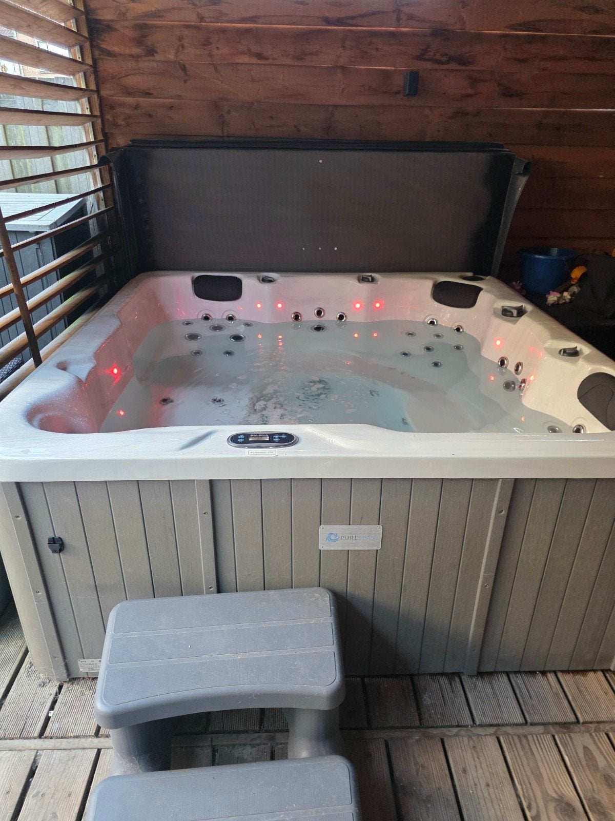 Mooie goedwerkende jacuzzi te koop, Ophalen, Zo goed als nieuw, Trap, Vast