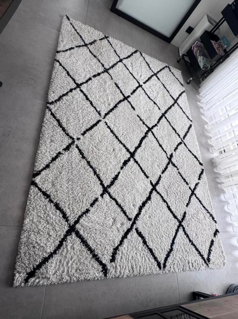 2x hoogpolige wit zwarte ruiten vloerkleden, Ophalen, Wit, 200 cm of meer, Zo goed als nieuw