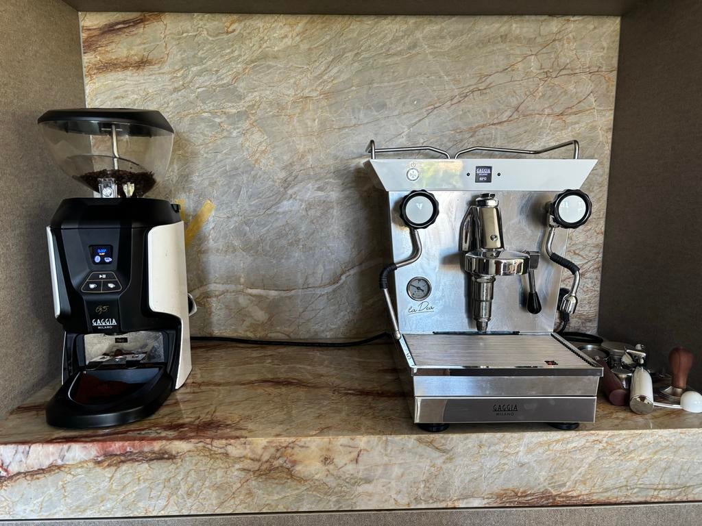Gaggia La Dea Espressomachine met bonenmaler, Espresso apparaat, Gemalen koffie, Zo goed als nieuw, 1 kopje
