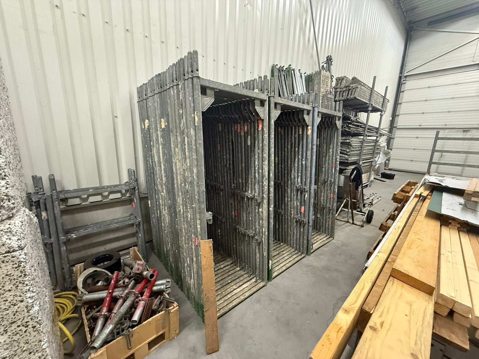 Layher steiger ca. 500 m² – complete partij – gebruikt, Ophalen, Zo goed als nieuw, 5 meter of hoger