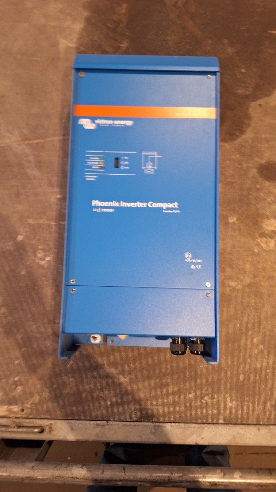 Victron Phoenix Inverter Compact 12V 2000W Omvormer, Ophalen, Zo goed als nieuw