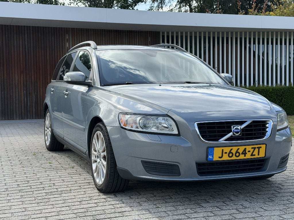 Volvo V50 Facelist, Standverwarming, Clim. Control, Trekhaak, Voorwielaandrijving, 1280 kg, Zwart, 4 cilinders