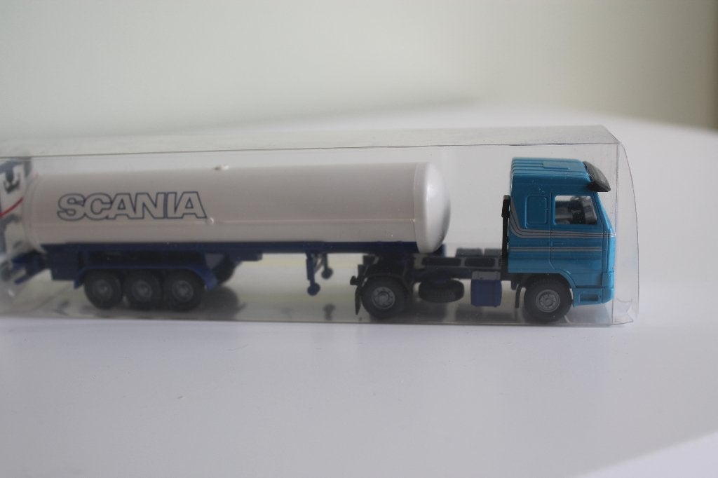 Speciaal reclamemodel van een Wiking Scania 143M, Hobby en Vrije tijd, Modelauto's | 1:87, Ophalen of Verzenden, Zo goed als nieuw