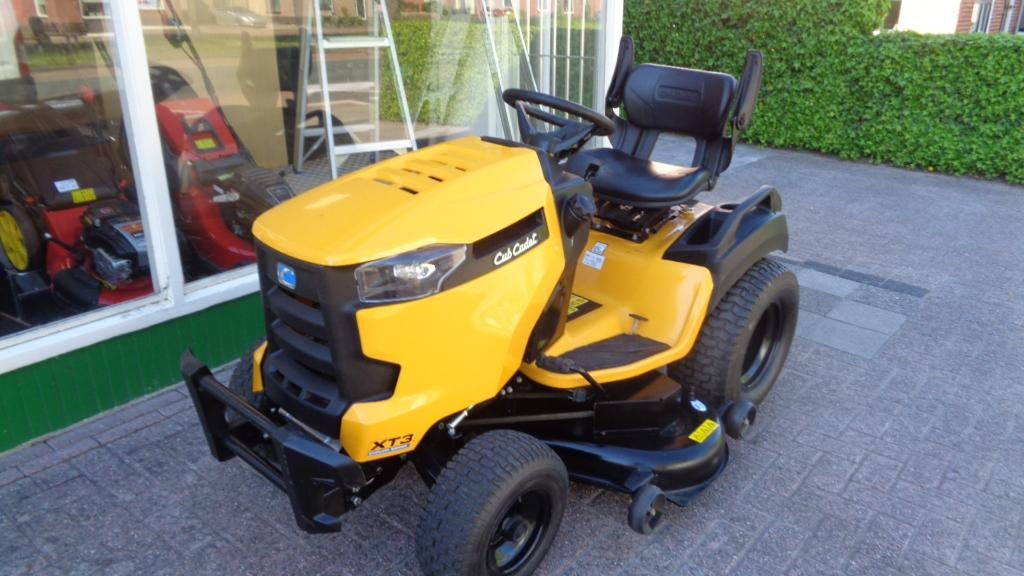 weinig gebruikte zware cub cadett xt3 2 cilinder kawasaki, Ophalen, Mtd, Zo goed als nieuw, Nederland