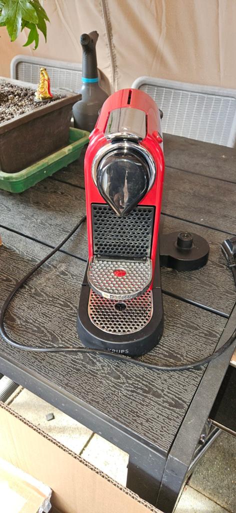 Nespresso Krups Essenza Mini Rood ( WERKT NIET !! ), Ophalen, Espresso apparaat, Zo goed als nieuw, 1 kopje
