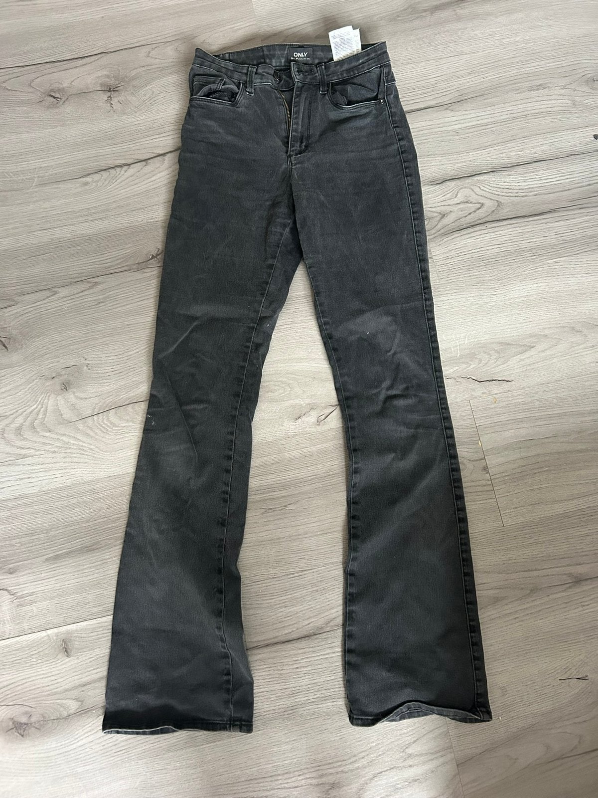 ONLY zwarte flared jeans – high waist, Ophalen of Verzenden, Zo goed als nieuw, Zwart, W27 (confectie 34) of kleiner
