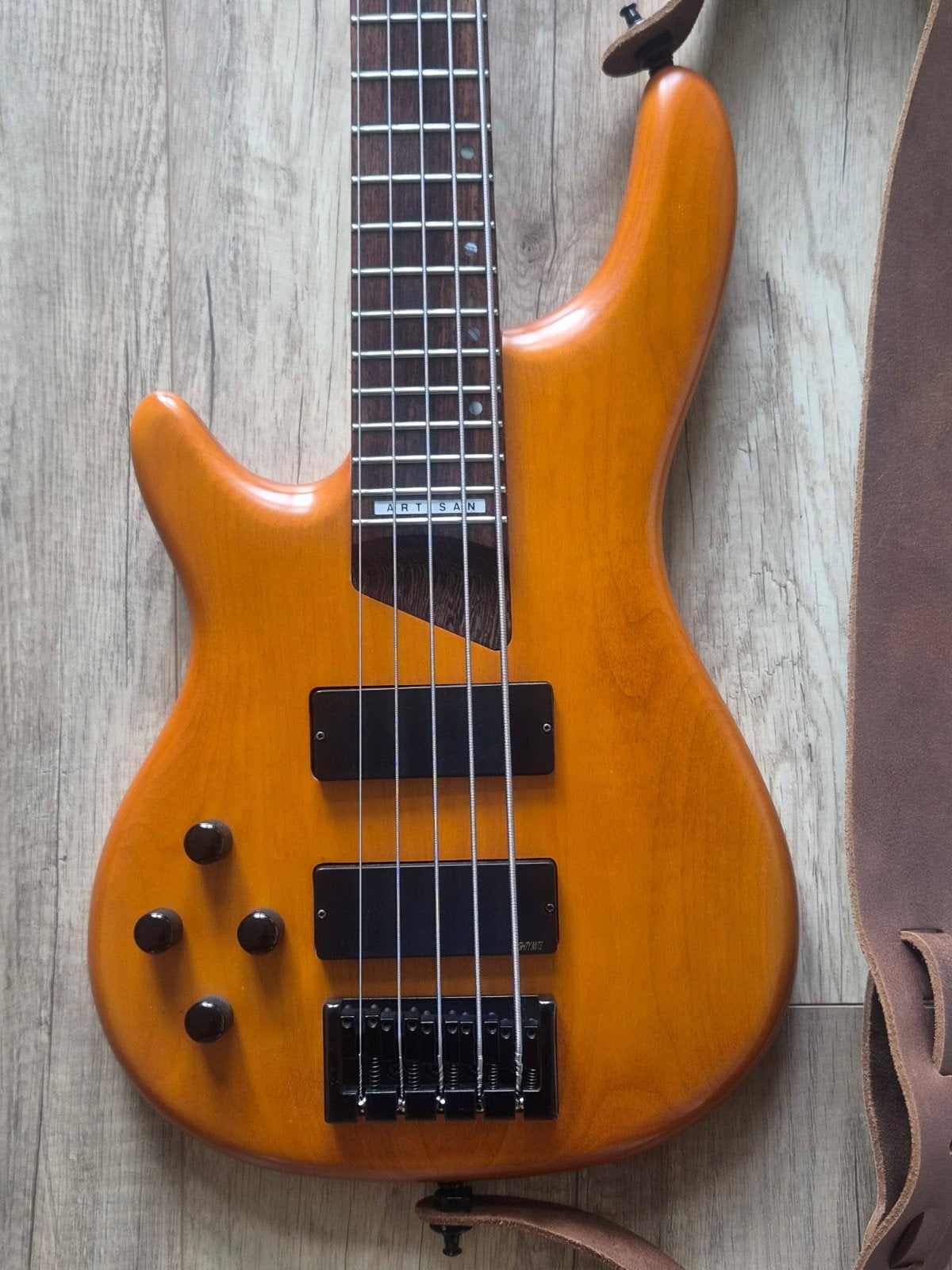 Cort Linkshandige 5 Snarige Basgitaar, Muziek en Instrumenten, Ophalen, Gebruikt
