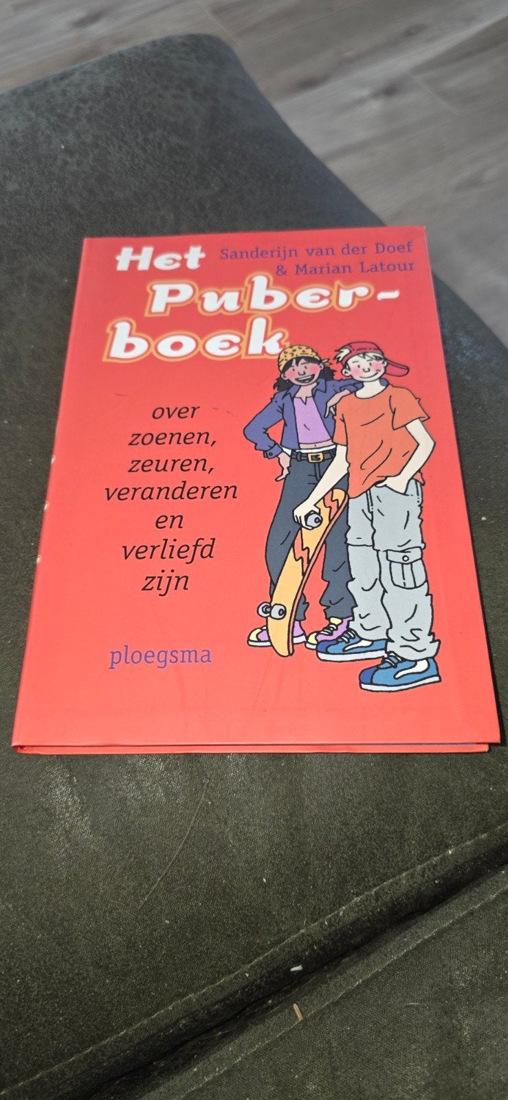 Puberboek: Over zoenen, zeuren, veranderen en verliefd zi, Verzenden
