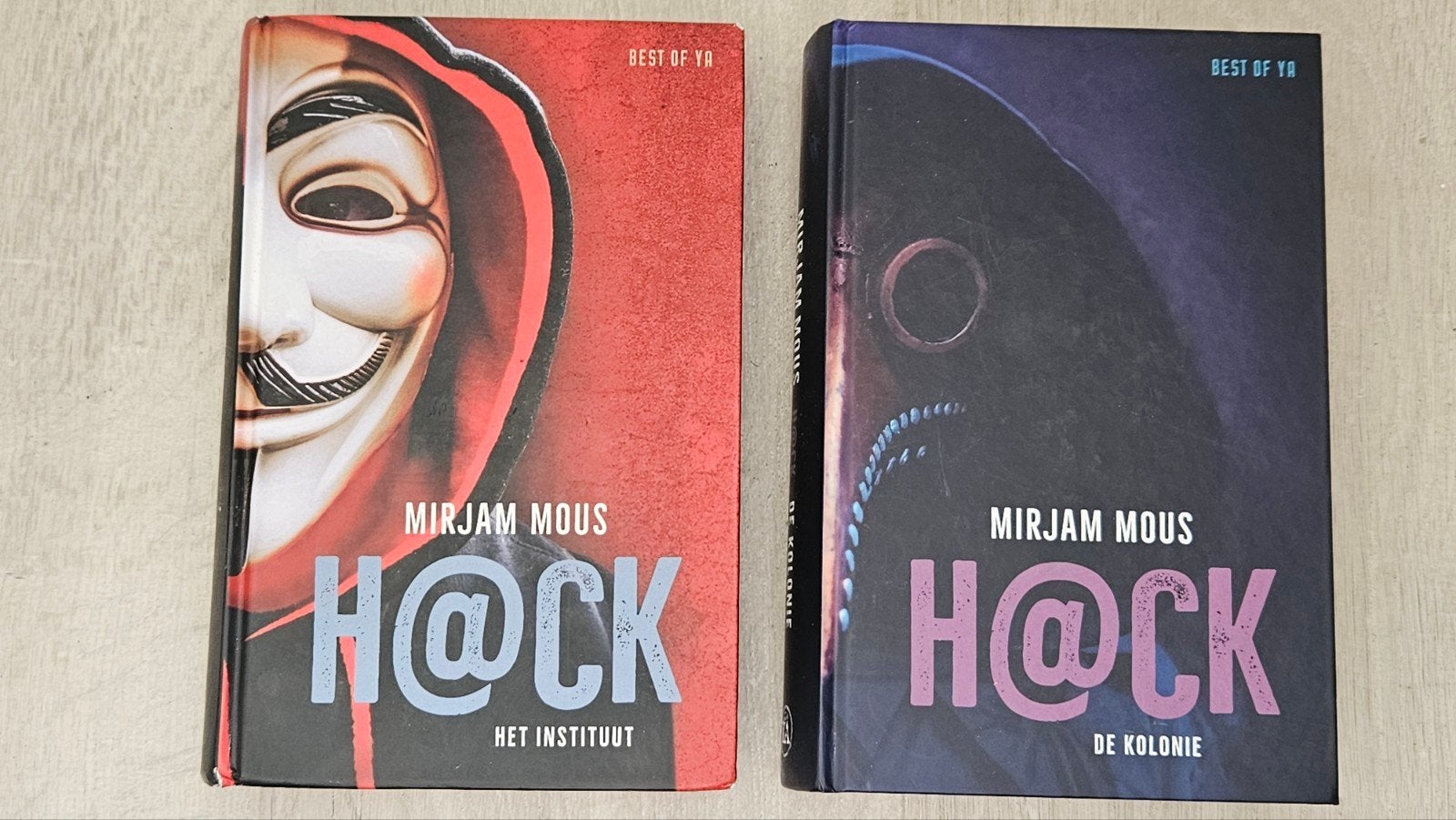 Mirjam Mous Hack deel 1 en 2, Boeken, Ophalen of Verzenden, Zo goed als nieuw