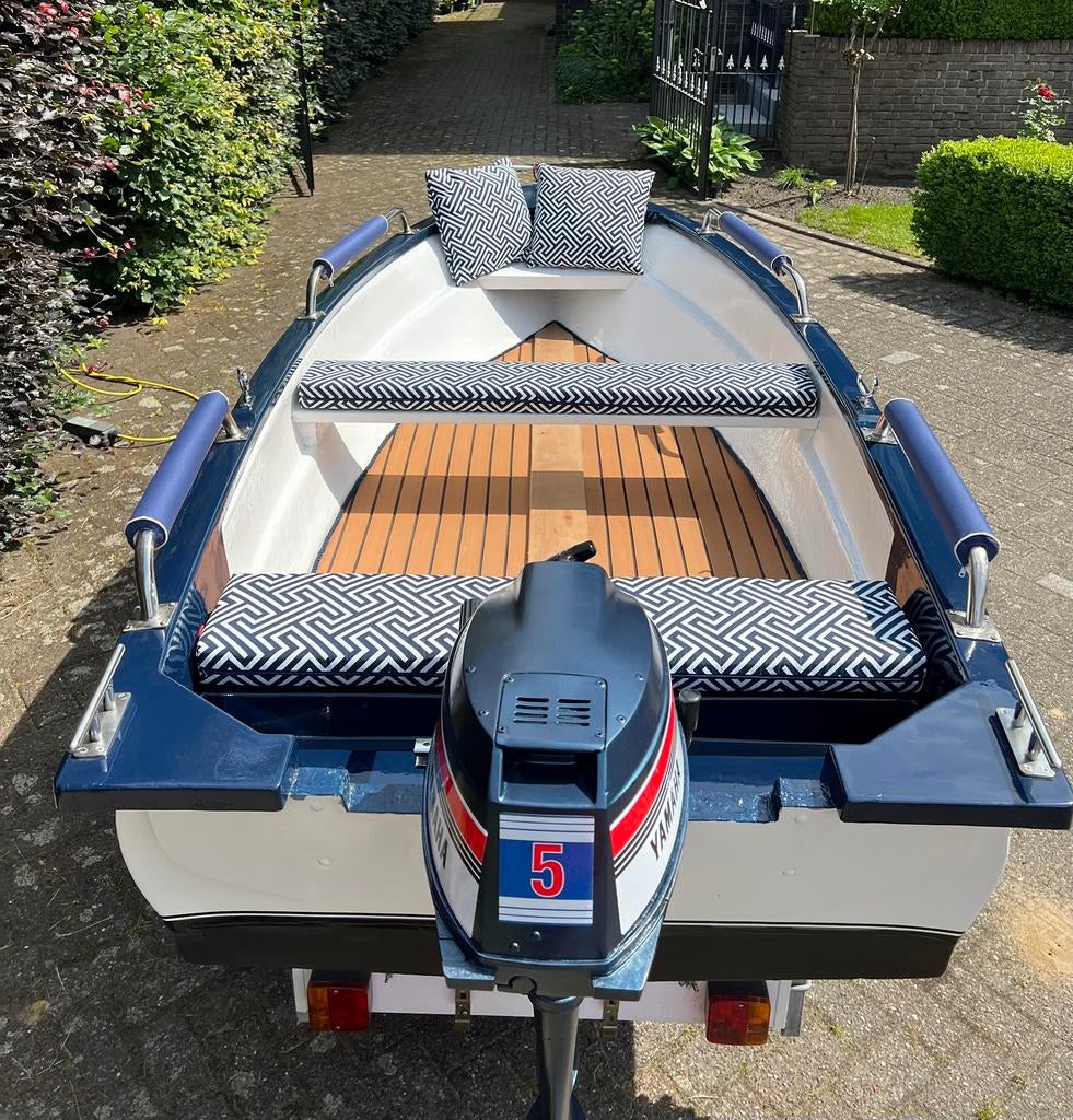 Vaarklaar sloepje incl. buitenboordmotor en trailer, Watersport en Boten, Sloepen, Ophalen, Gebruikt, Buitenboordmotor, Polyester